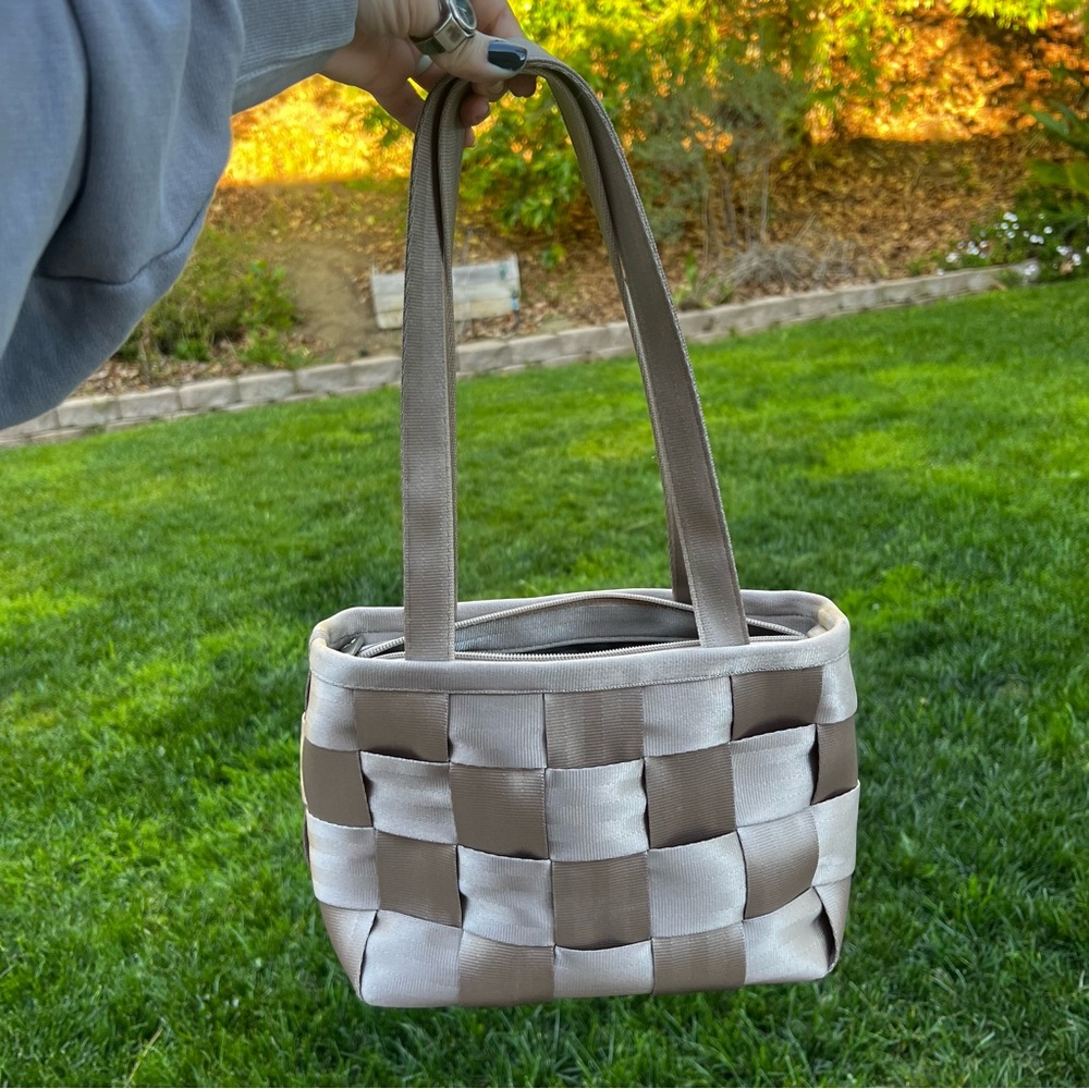 Harveys Original Seatbelt Bag Shoulder Bag in Taupe Champagne Handbag Purse